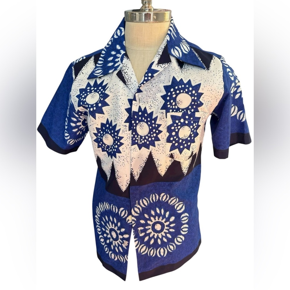 Pomare Tahiti vintage Hawaiian Blue and White Shirt men’s large